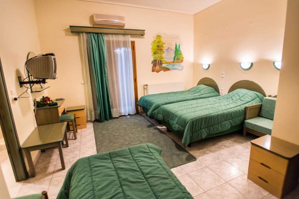 Hotel Artemis Karpenísion Habitación foto